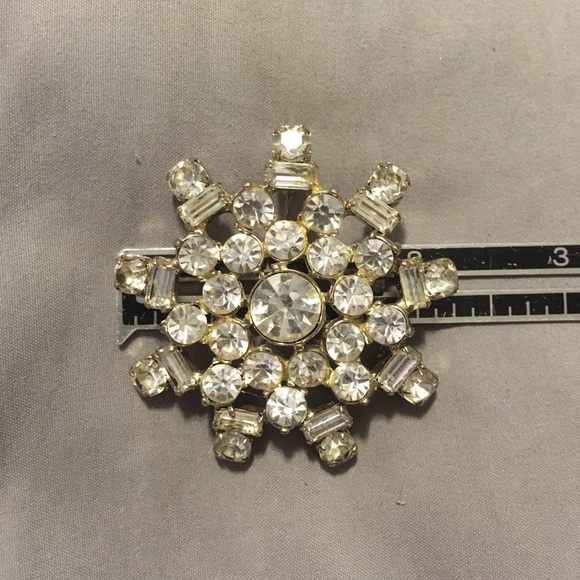 Vintage rhinestone brooch pin - Picture 6 of 6